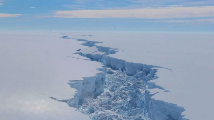 Megagrote ijsschots bij Antarctica afgebroken