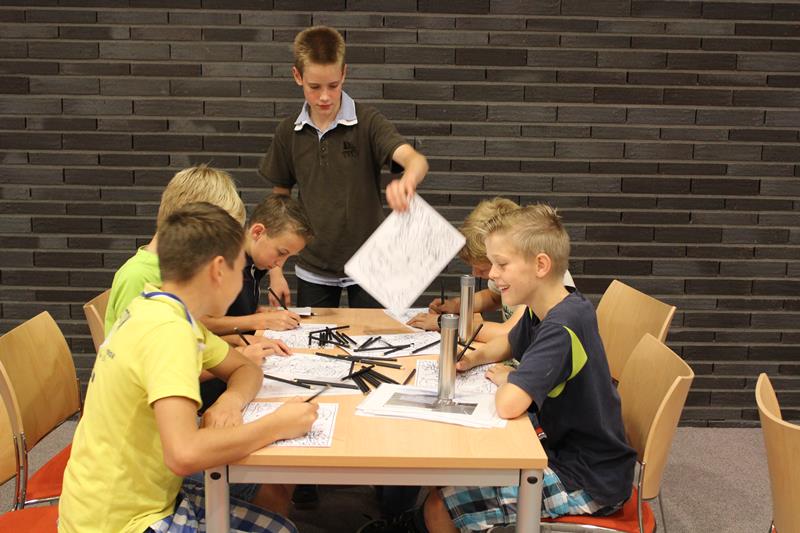 Joh. Calvijnschool Leerdam leert over Mary Jones (fotoserie)