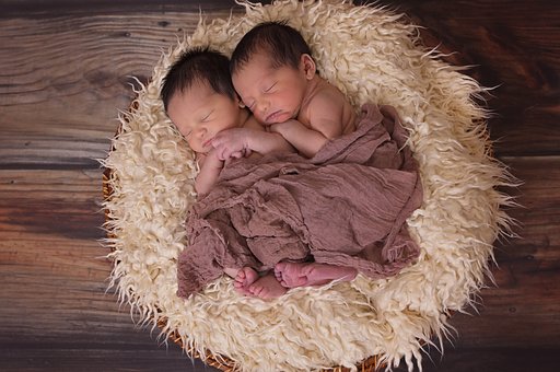 Tweeling in twee verschillende jaren geboren