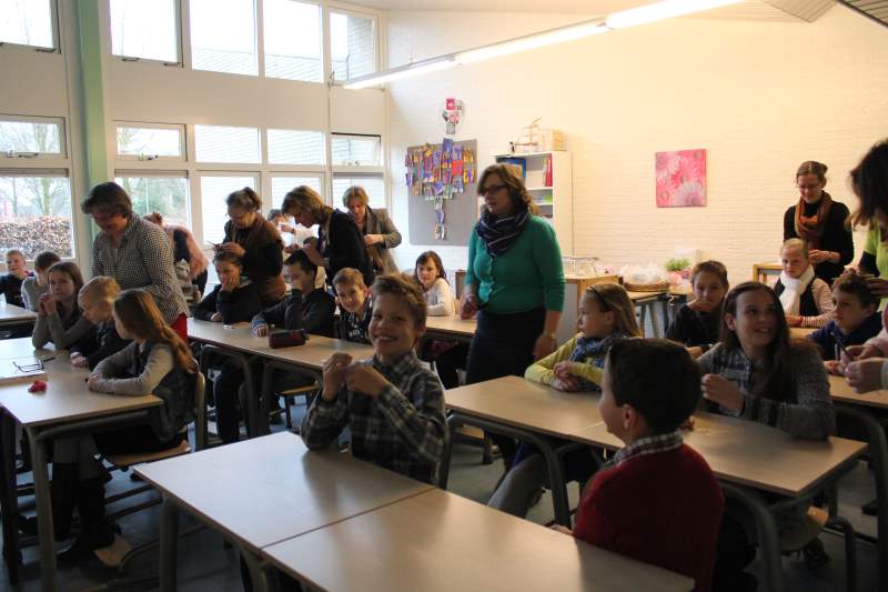 Luizenjacht in Ermelo op Augustinusschool (fotoserie)