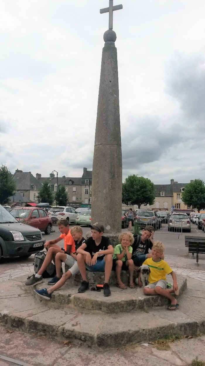 Yoshua ging op de fiets langs de stranden