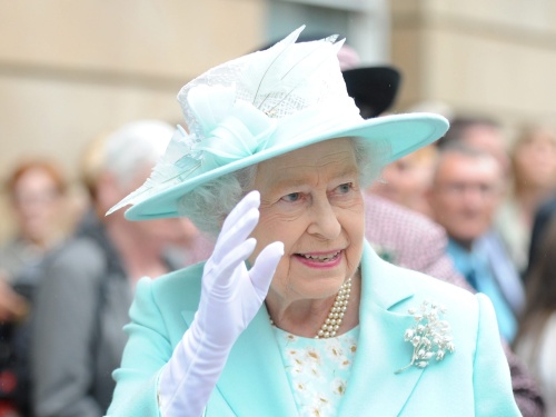 Koningin Engeland nodigt 25.000 mensen uit op feestje