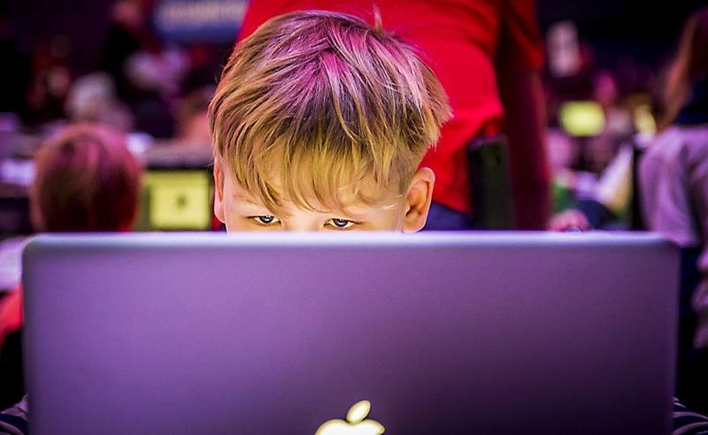 Kinderen leren websites bouwen en apps ontwikkelen (fotoserie)