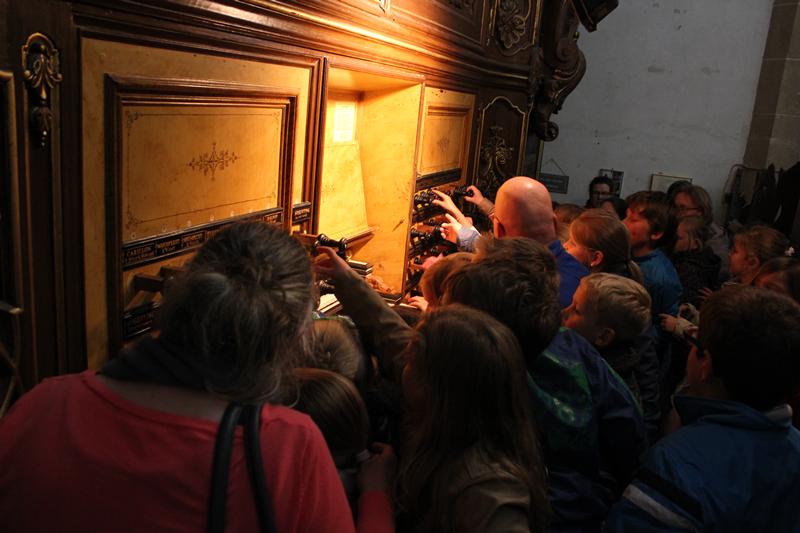 Leerlingen uit Grafhorst bekijken orgels Bovenkerk