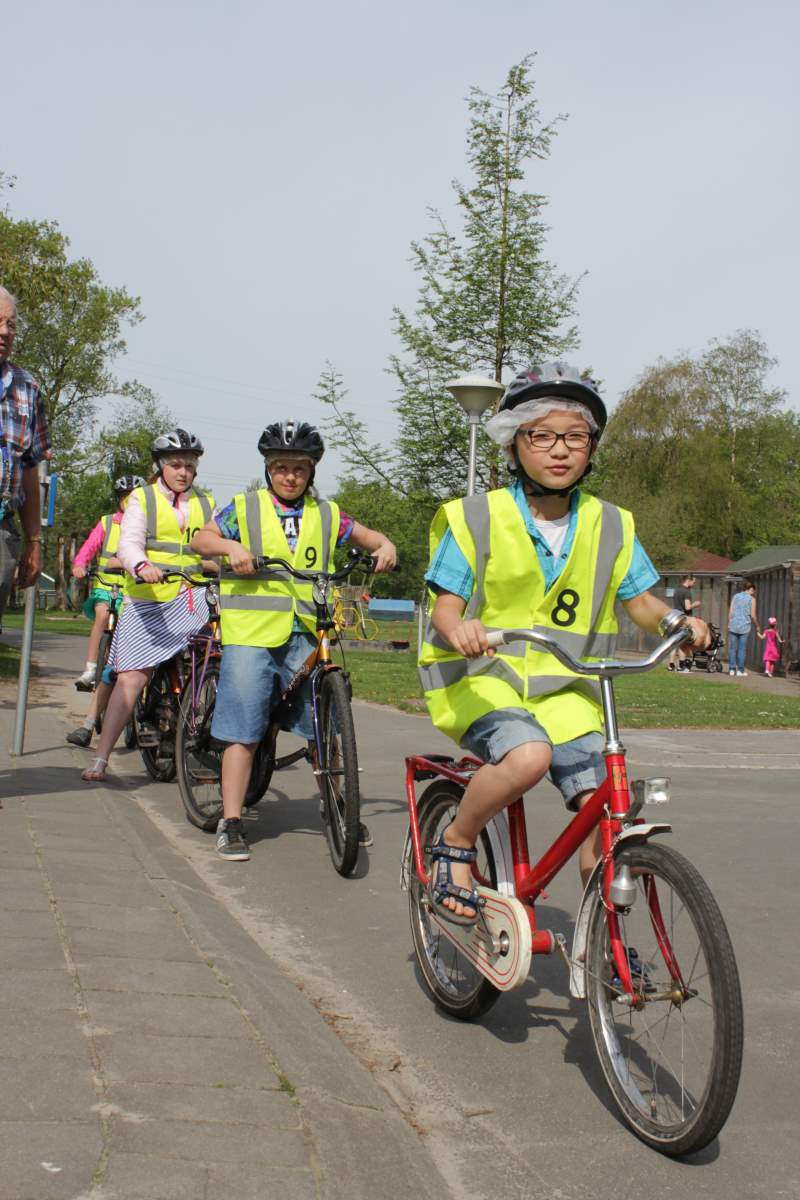 Eben-Haëzer in Drachten doet verkeersexamen (fotoserie)