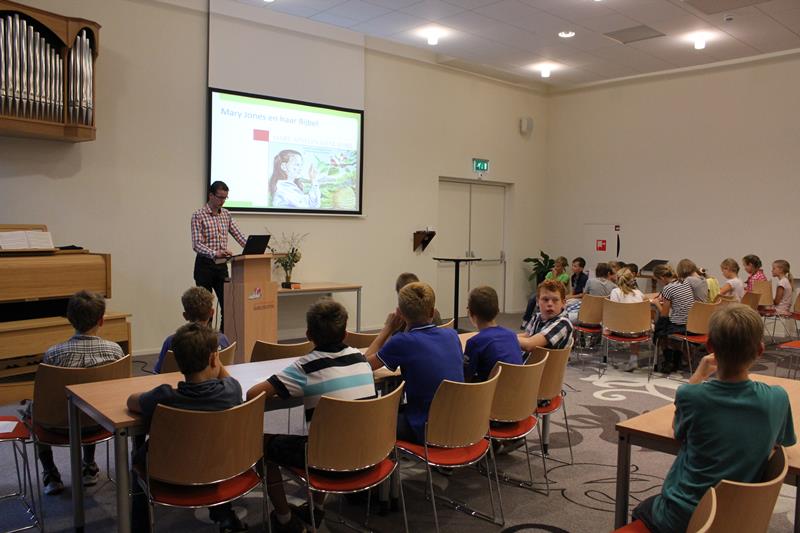 Joh. Calvijnschool Leerdam leert over Mary Jones (fotoserie)
