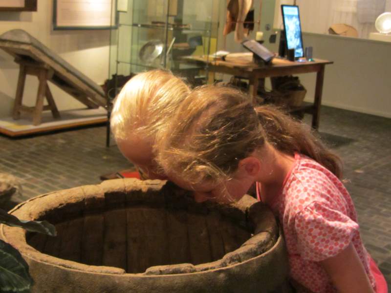 Vieze luchtjes in museum Boerhaave (fotoserie)