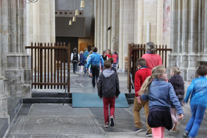 Leerlingen uit Grafhorst bekijken orgels Bovenkerk