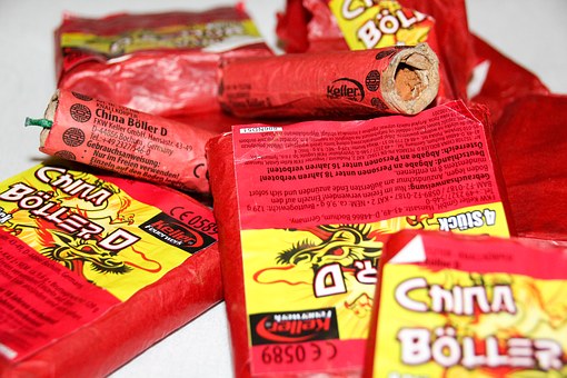 firecrackers-1116918__340.jpg