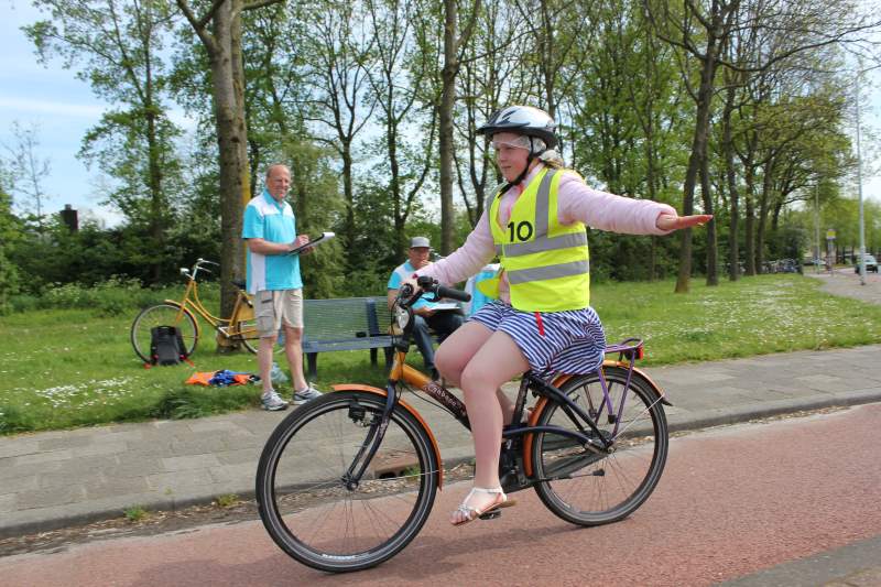 Eben-Haëzer in Drachten doet verkeersexamen (fotoserie)