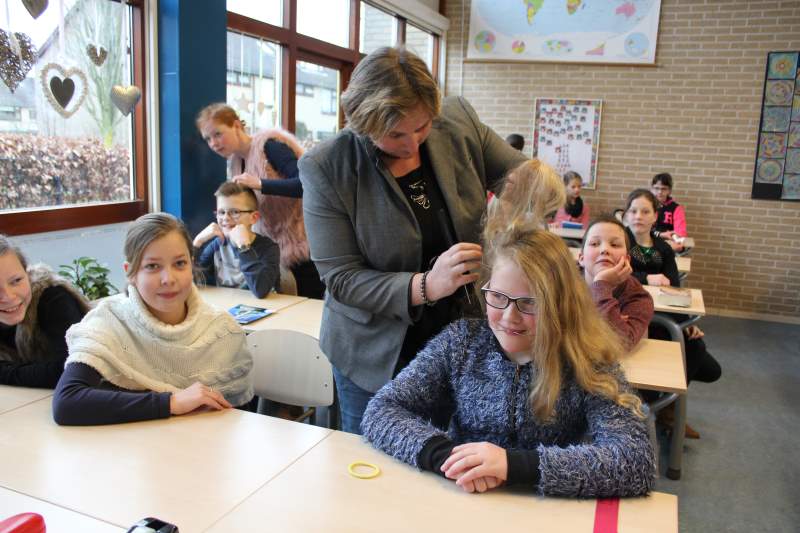 Luizenjacht in Ermelo op Augustinusschool (fotoserie)
