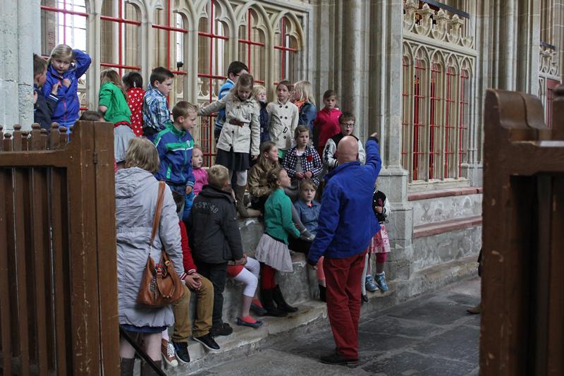 Leerlingen uit Grafhorst bekijken orgels Bovenkerk