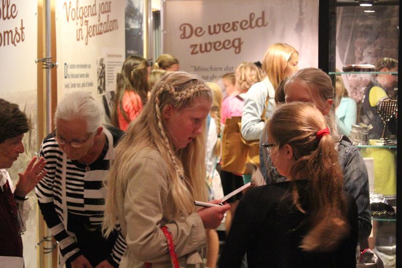 Dr. Maarten Lutherschool bezoekt 