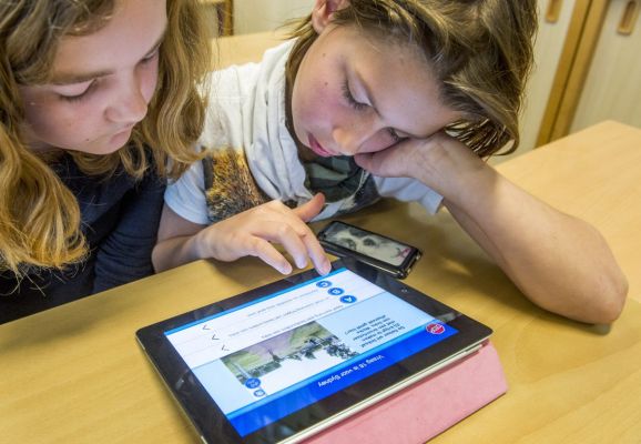 Veel kinderen hebben pijn door mobieltjes