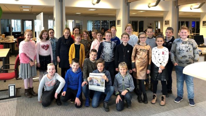 Leerlingen uit Achterberg op bezoek bij de krant