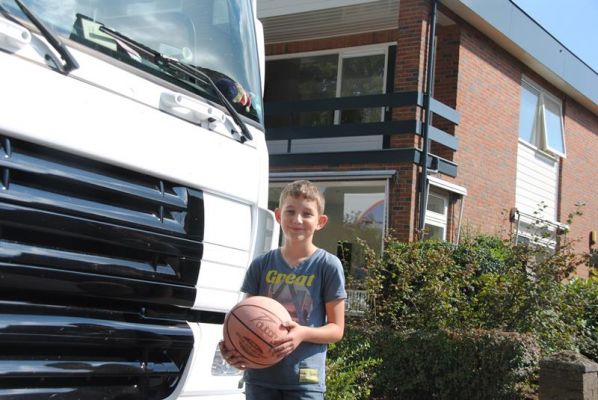 Matthias verhuisde van Creil naar Putten (fotoserie)