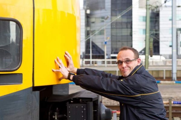 Machinist Van Kleef geniet van zijn werk (fotoserie)