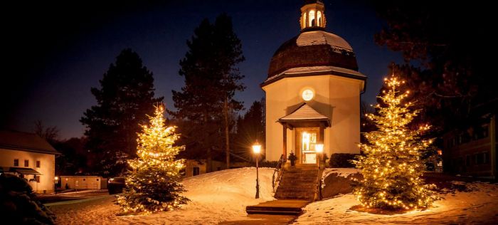 stille-nacht-kapelle-1220x550-1.jpg