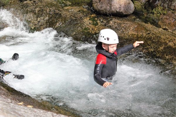 Luca vindt canyoning cool!