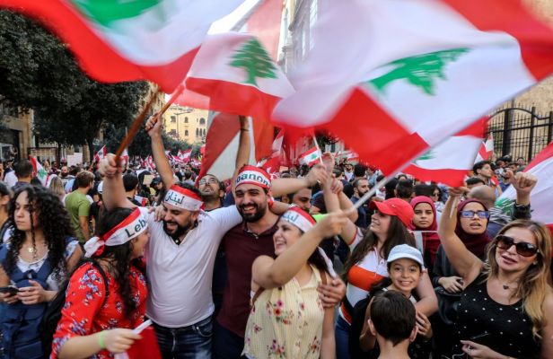 Libanezen protesteren tegen Whatsapp-belasting