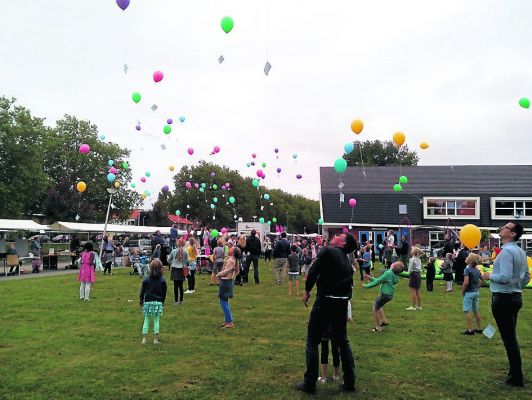 Kinderen klussen voor MAF