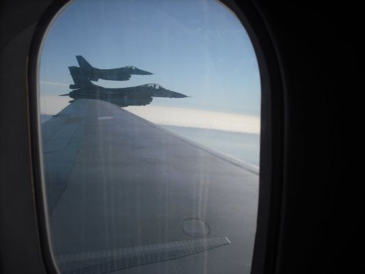 Bas zwaaide naar F-16-piloten