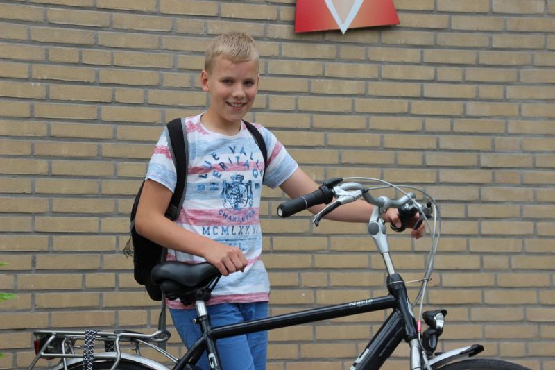 Joshua, Lotte en Kees nemen afscheid van school