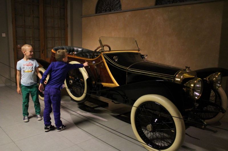 Joab en Lub bezoeken automuseum in Mini (met fotoserie!)