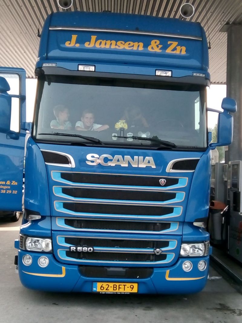 Vrachtwagenavonturen van... Julian, Sander, Matthias, Aron, Nathan, Ardo, Justus, Niek, Robert, Paul, Mirjam, Levi, Reinier, Robert, Jochanan, Jeftha en Joshua