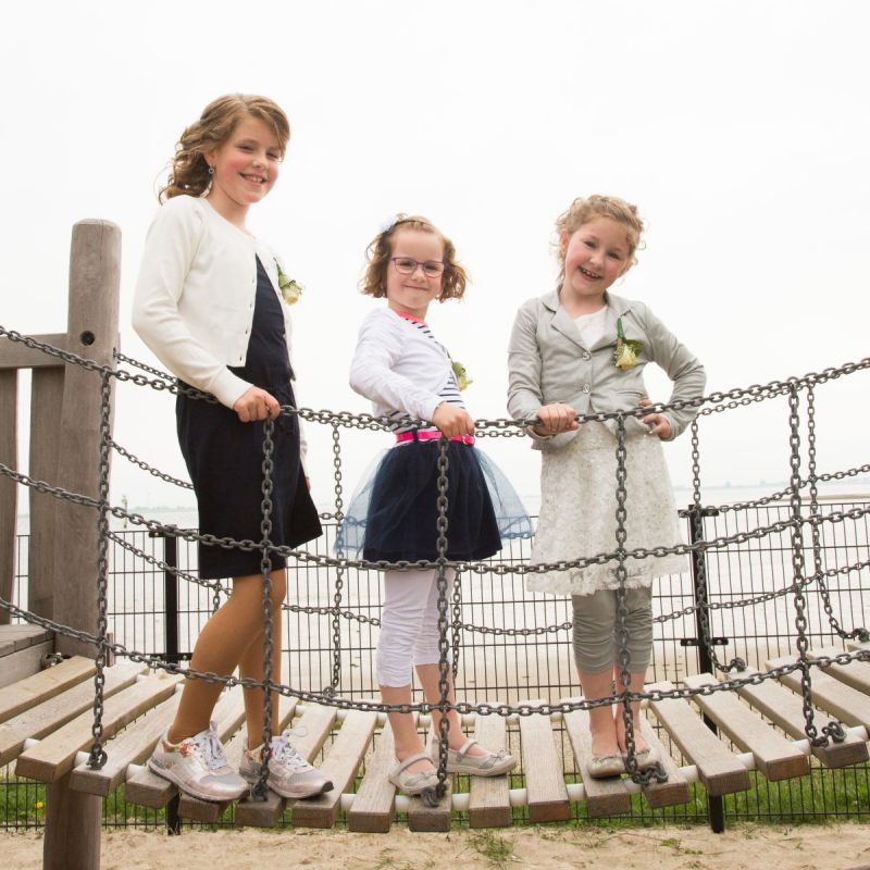 Anne geeft ringen op de bruiloft