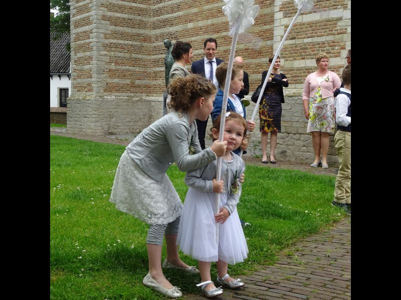 Anne geeft ringen op de bruiloft