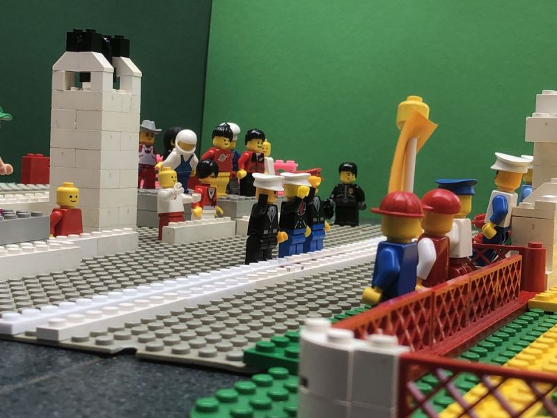 Johanna en Emma bouwen Grebbeberg van Lego