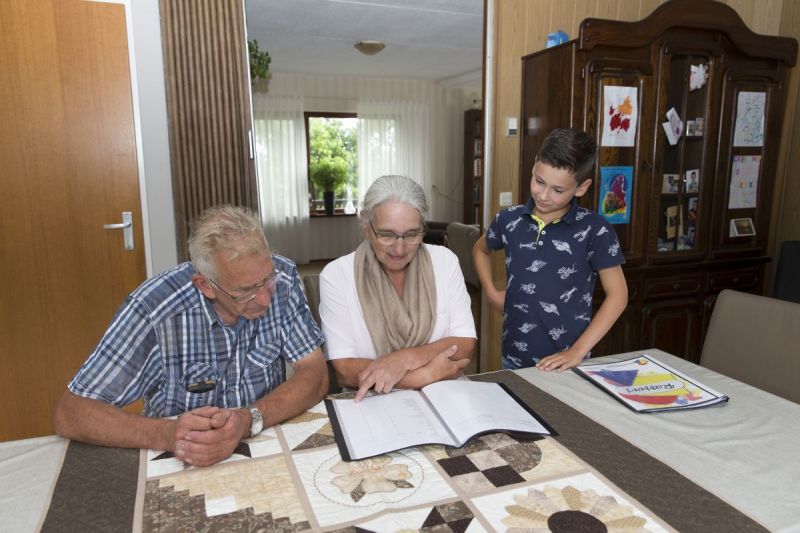 Jelle houdt van ontbijt met opa, oma en… ZEEUWSE WORST