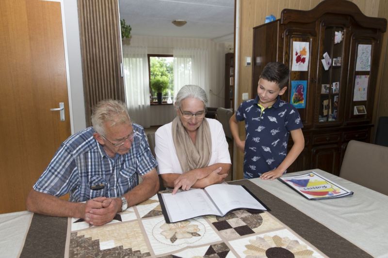 Jelle houdt van ontbijt met opa, oma en… ZEEUWSE WORST