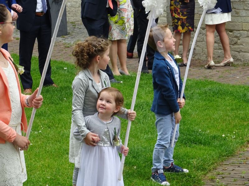 Anne geeft ringen op de bruiloft