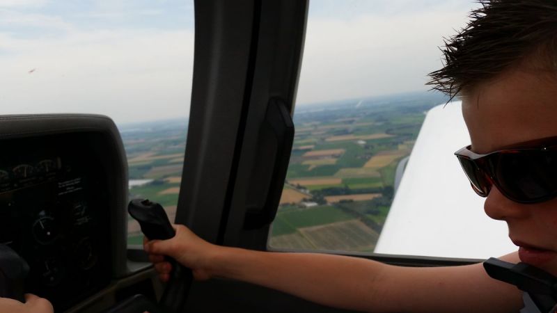 Luuk (10) gaat als co-piloot de lucht in (met veel extra foto's!!)