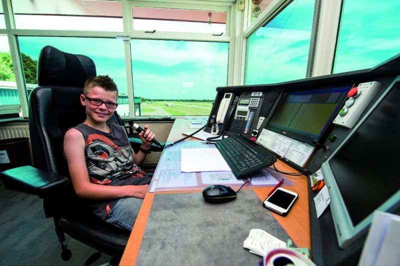 Luuk (10) gaat als co-piloot de lucht in (met veel extra foto's!!)