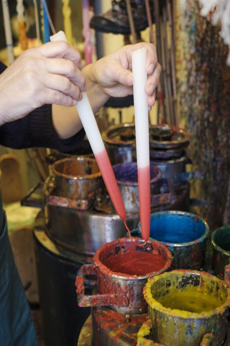 Dompelen, vormen en kleuren in de kaarsenmakerij