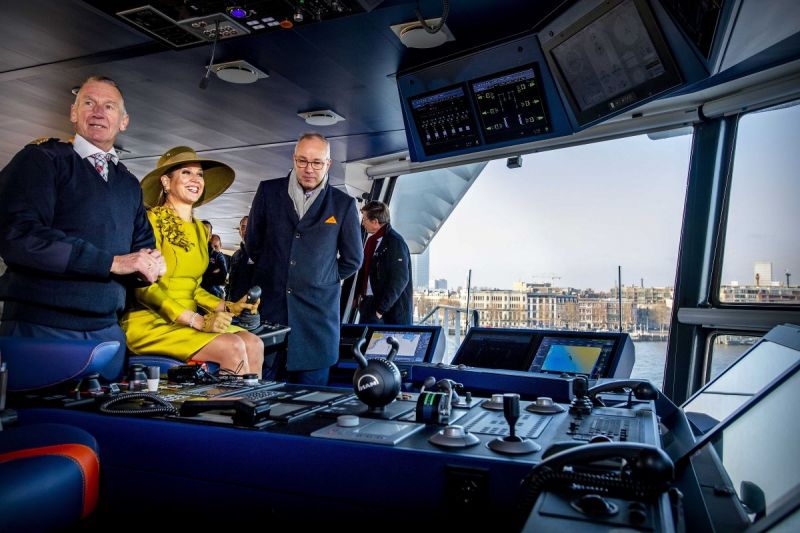 Koningin Máxima doopt schip Vox Amalia